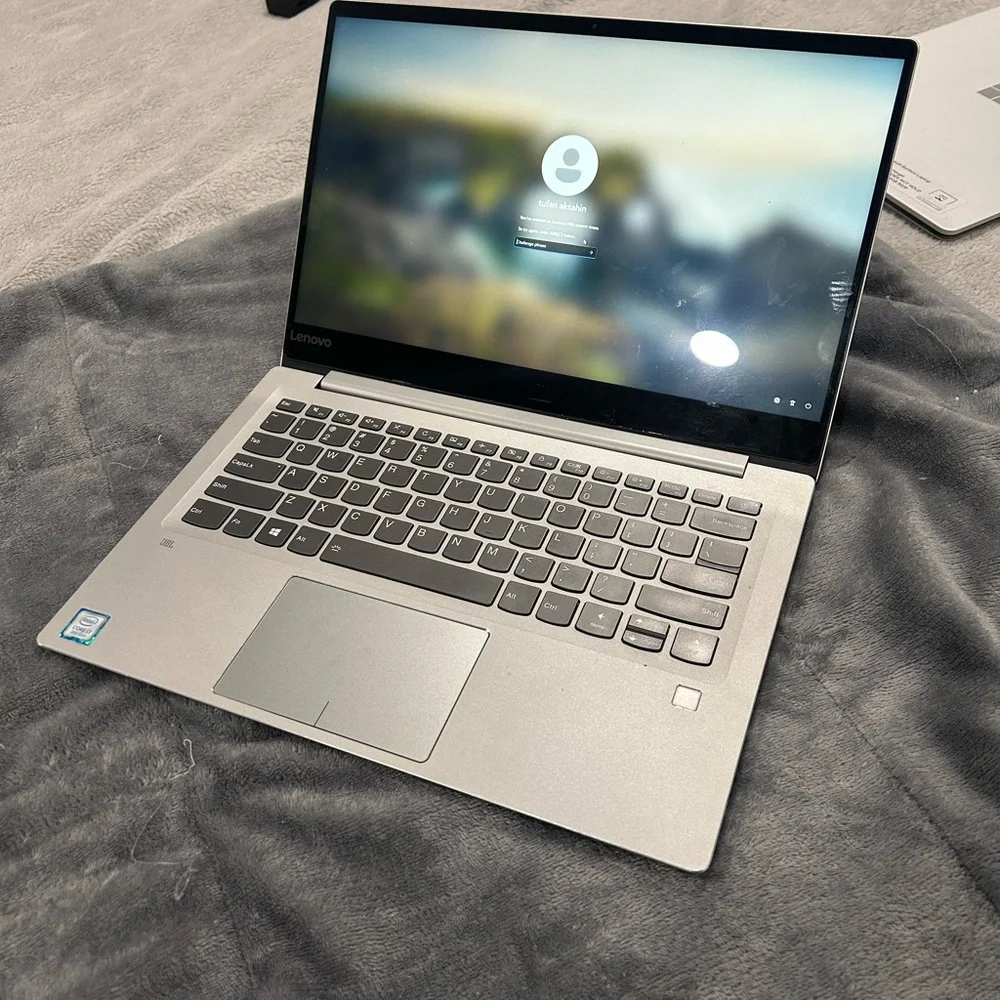 Lenovo ideapad 720s-14ikb i7 8th gen 8gb RAM 256GB SSD